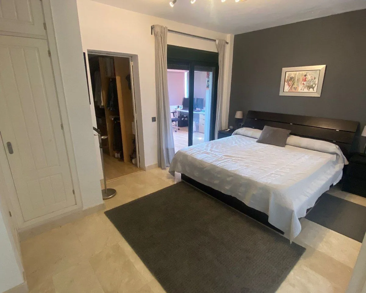 50035694-f526-47d1-b1bf-67e95ee9e933