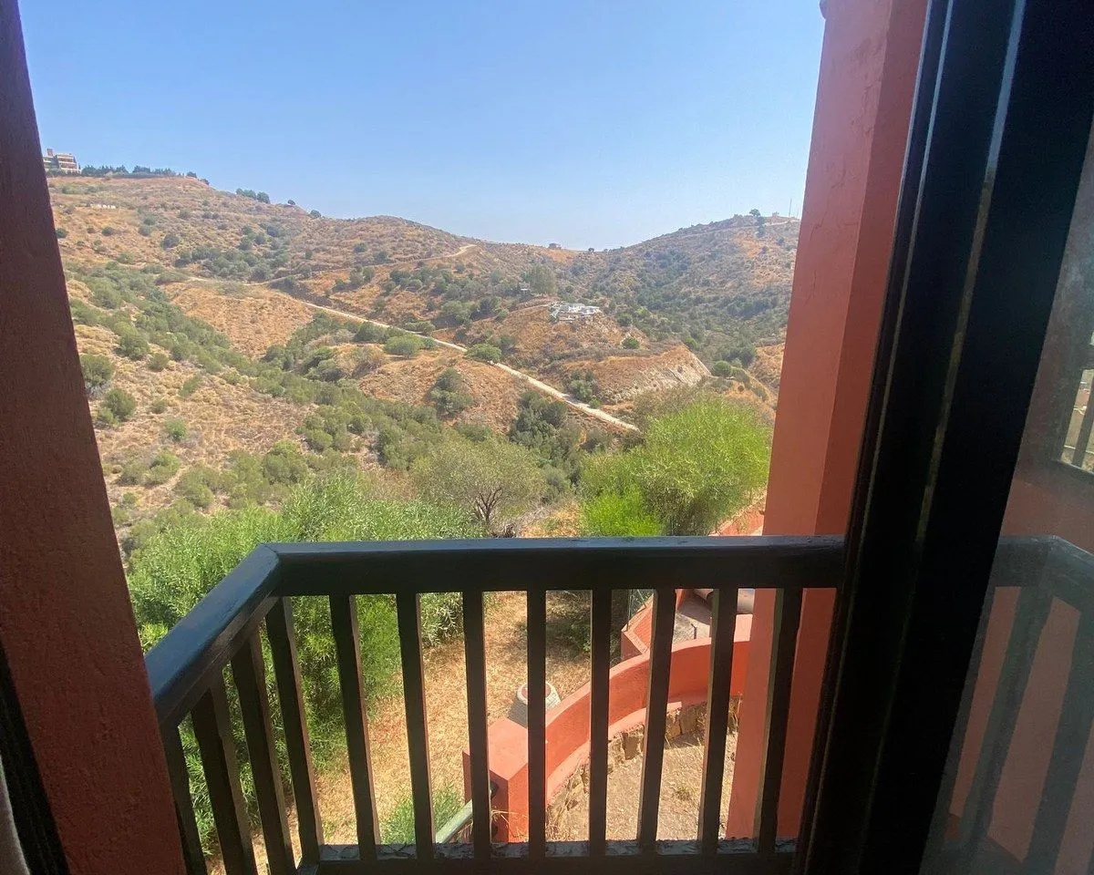 51f05f49-da7d-469b-b76d-f0ee927d48d9