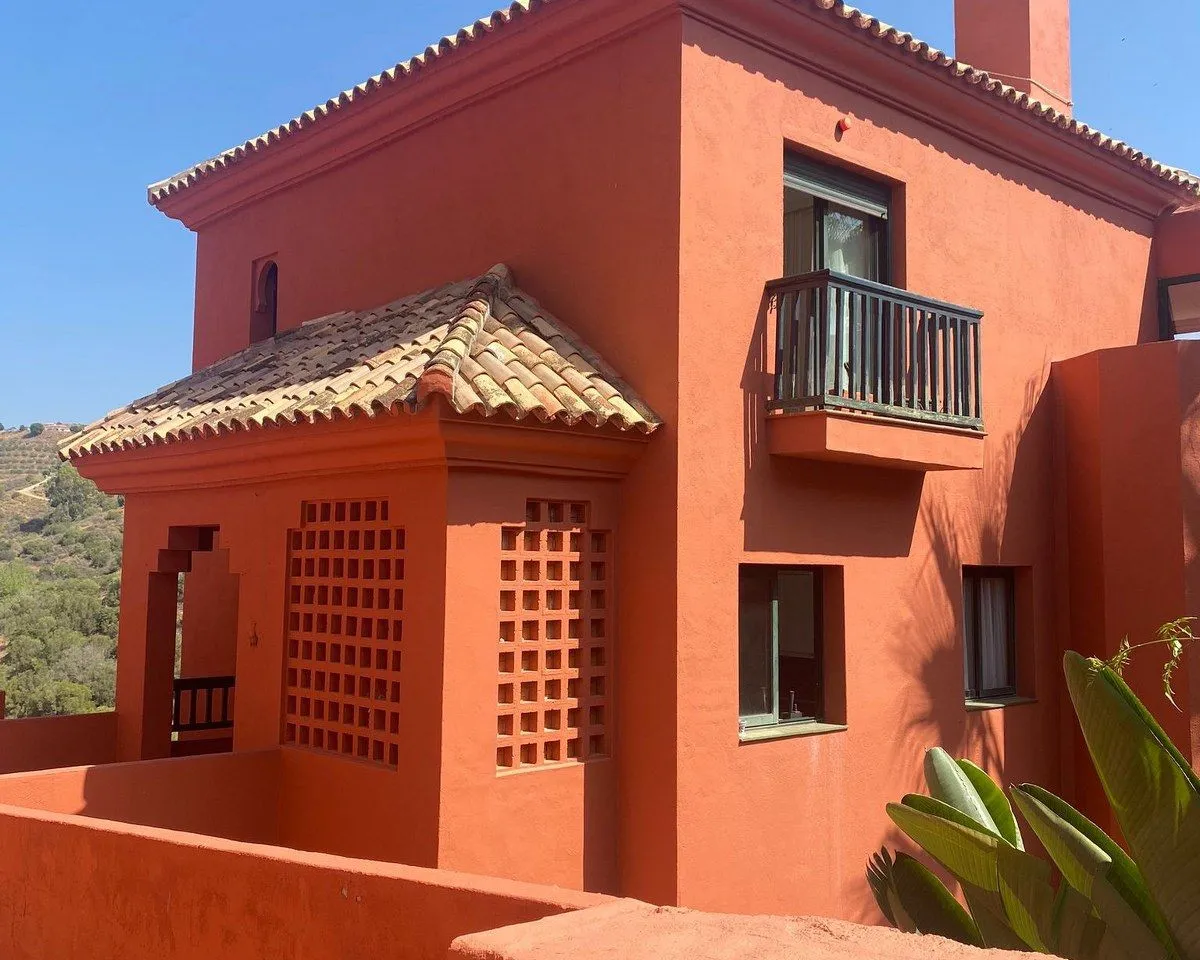 75d9a001-467d-40a3-99f1-494f9a1a5379