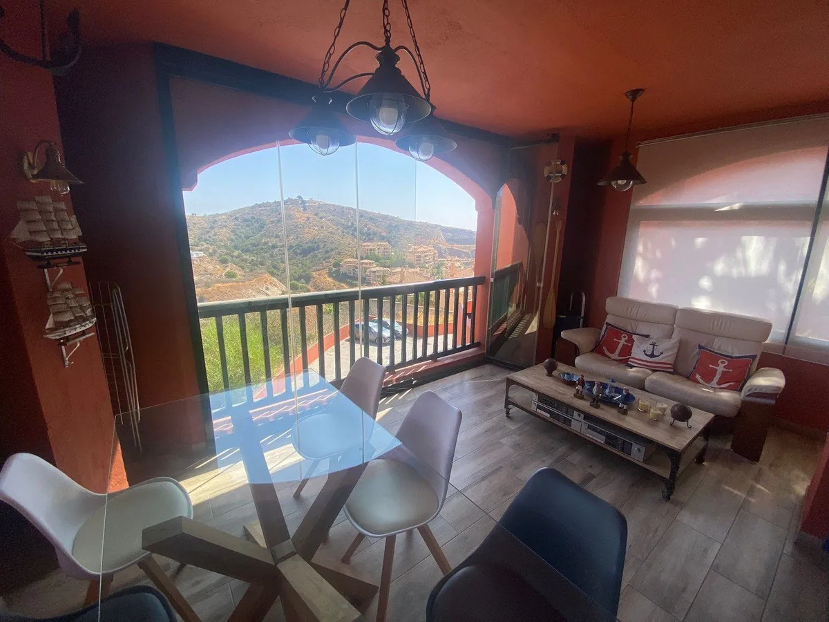 c3902389-cc75-4502-9d89-5f3c74656d94