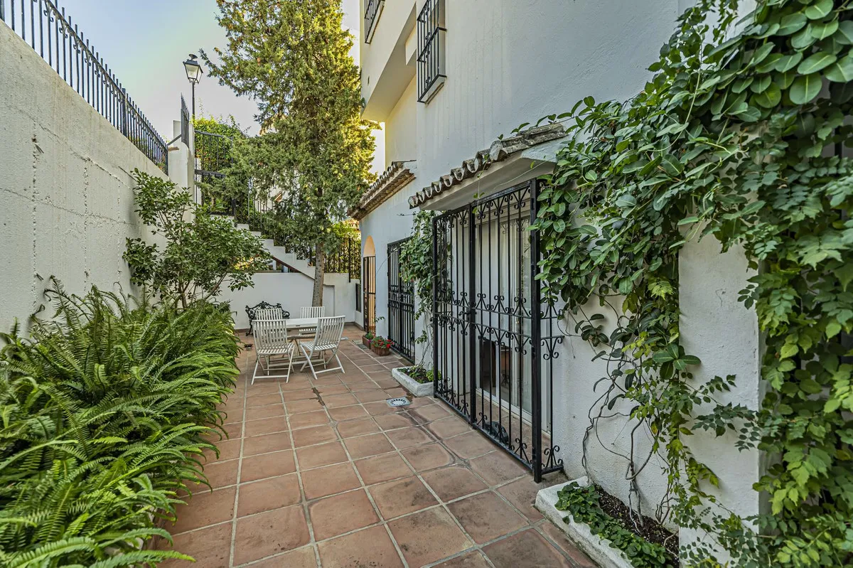 8c8ea527-f81a-4606-b898-9cd7cbaf8043