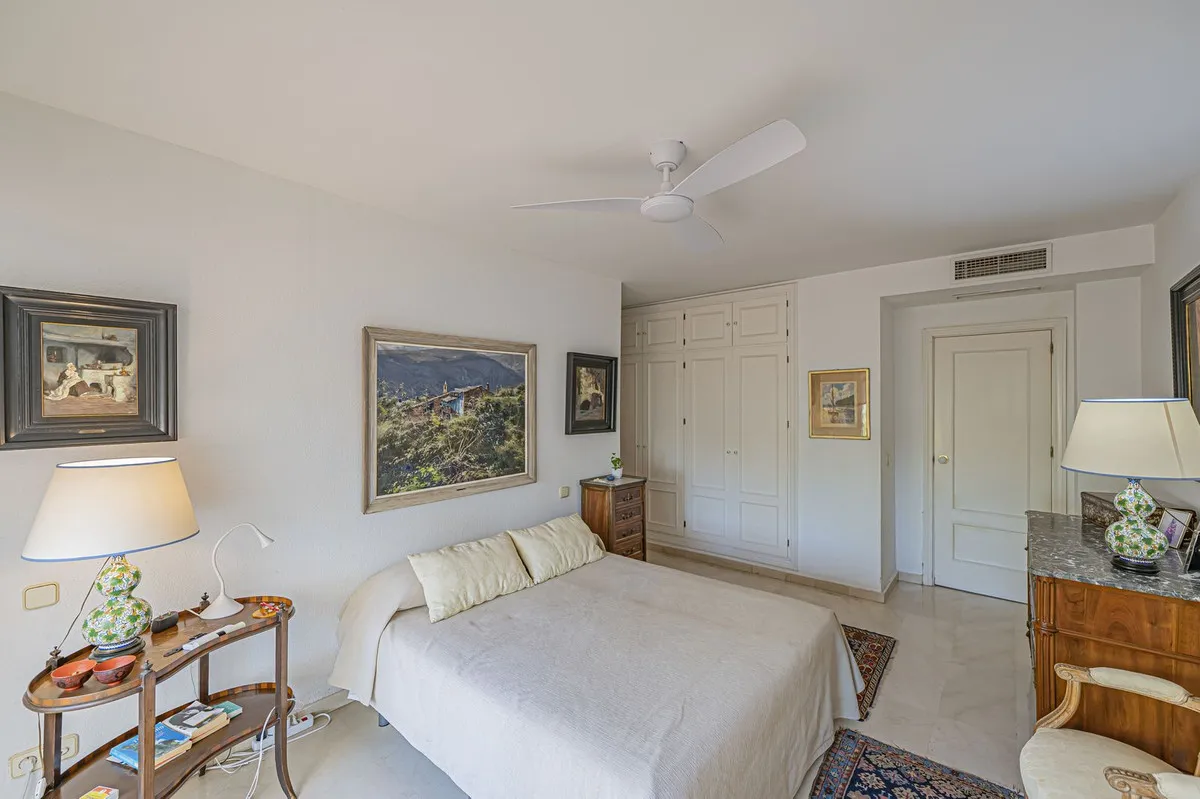 b807e598-a194-432e-9786-4e8fb5404e2a