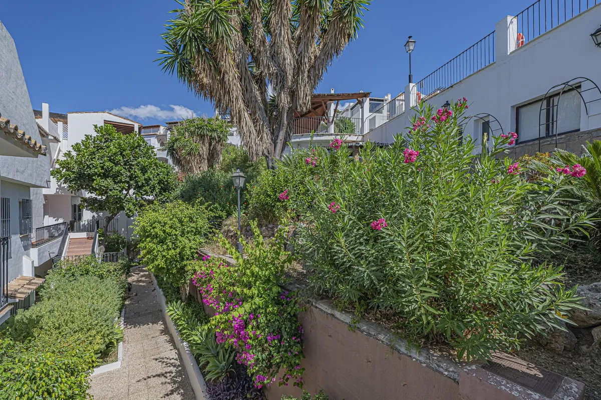 cfaf8e76-cbec-440f-a241-af3ddac3b5d8