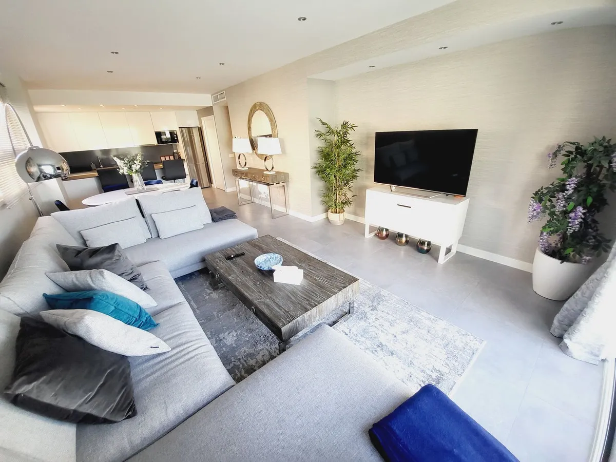 e8c35de5-f0d8-4300-bb76-c0364c6bbe72