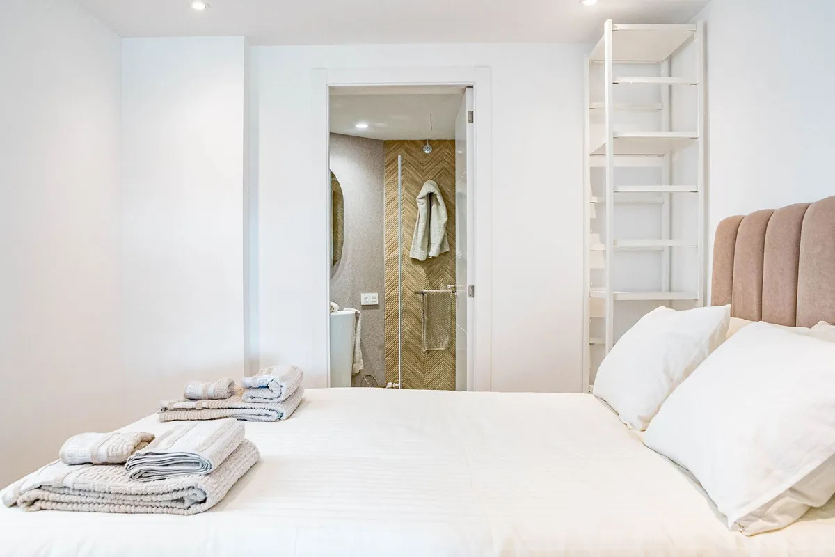 6b06c5a8-ae7d-421b-bb87-d74f906e9646