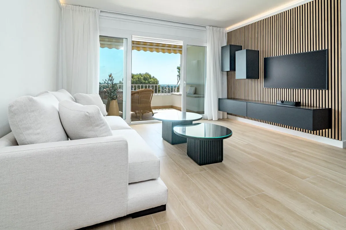 94d49a44-012e-44d1-8f83-cbe57a19e47c