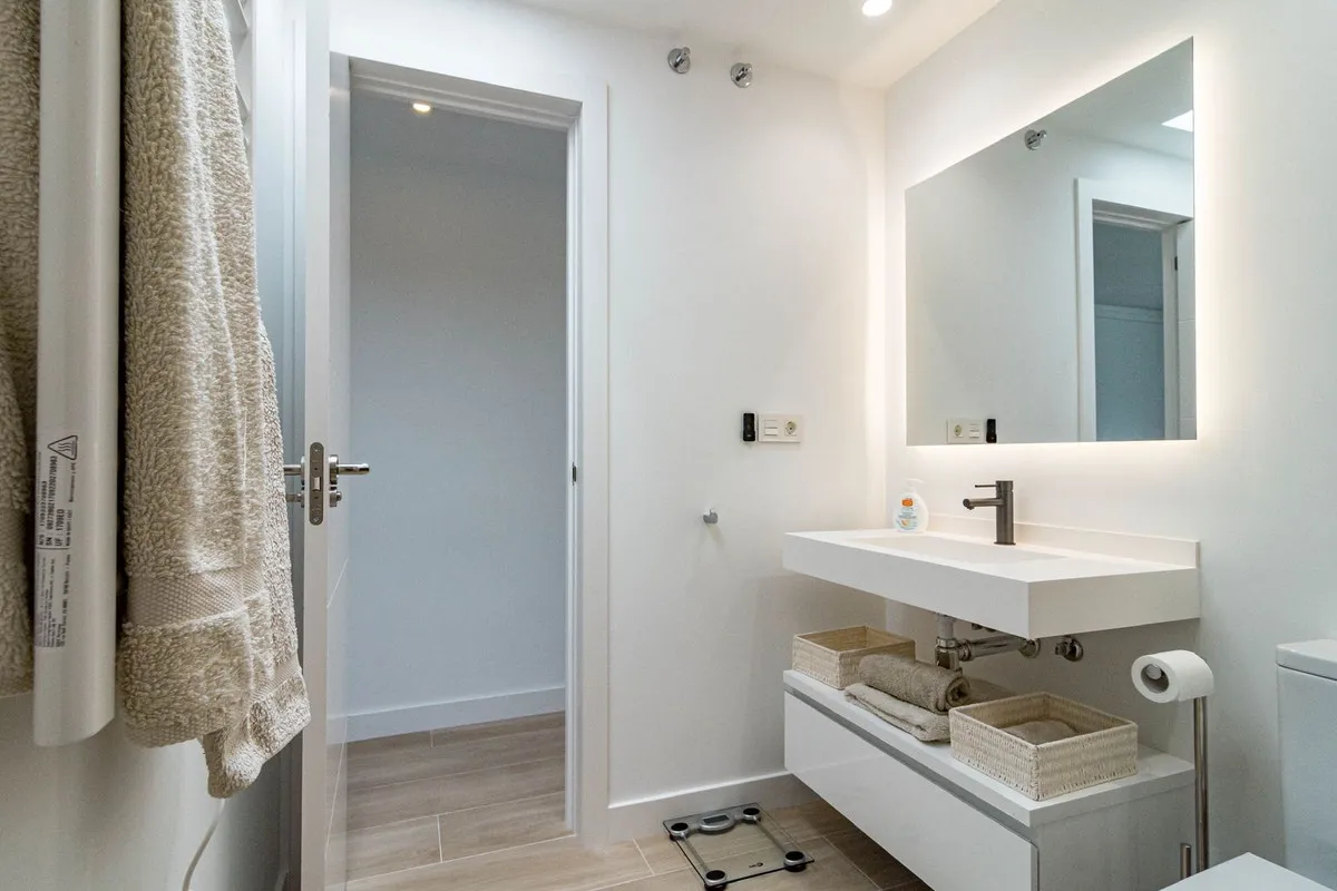 fb2b4aac-3bcf-4f64-97f3-c9d01fb30021