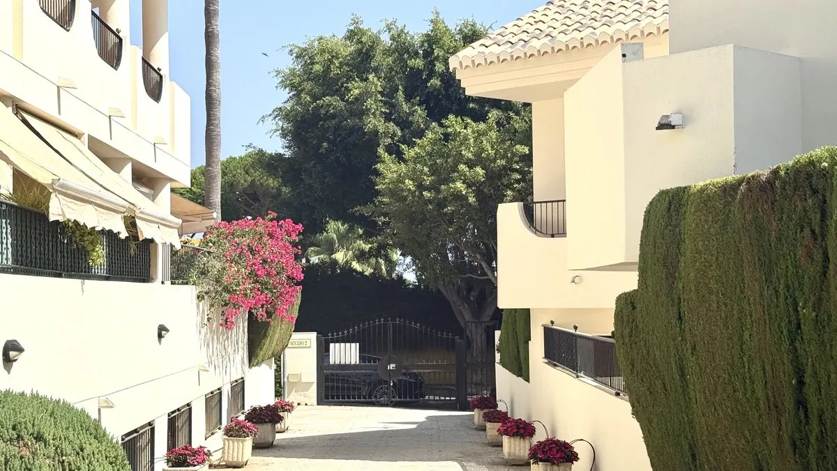 f1cadacf-a51c-4be6-b73e-2432debee355