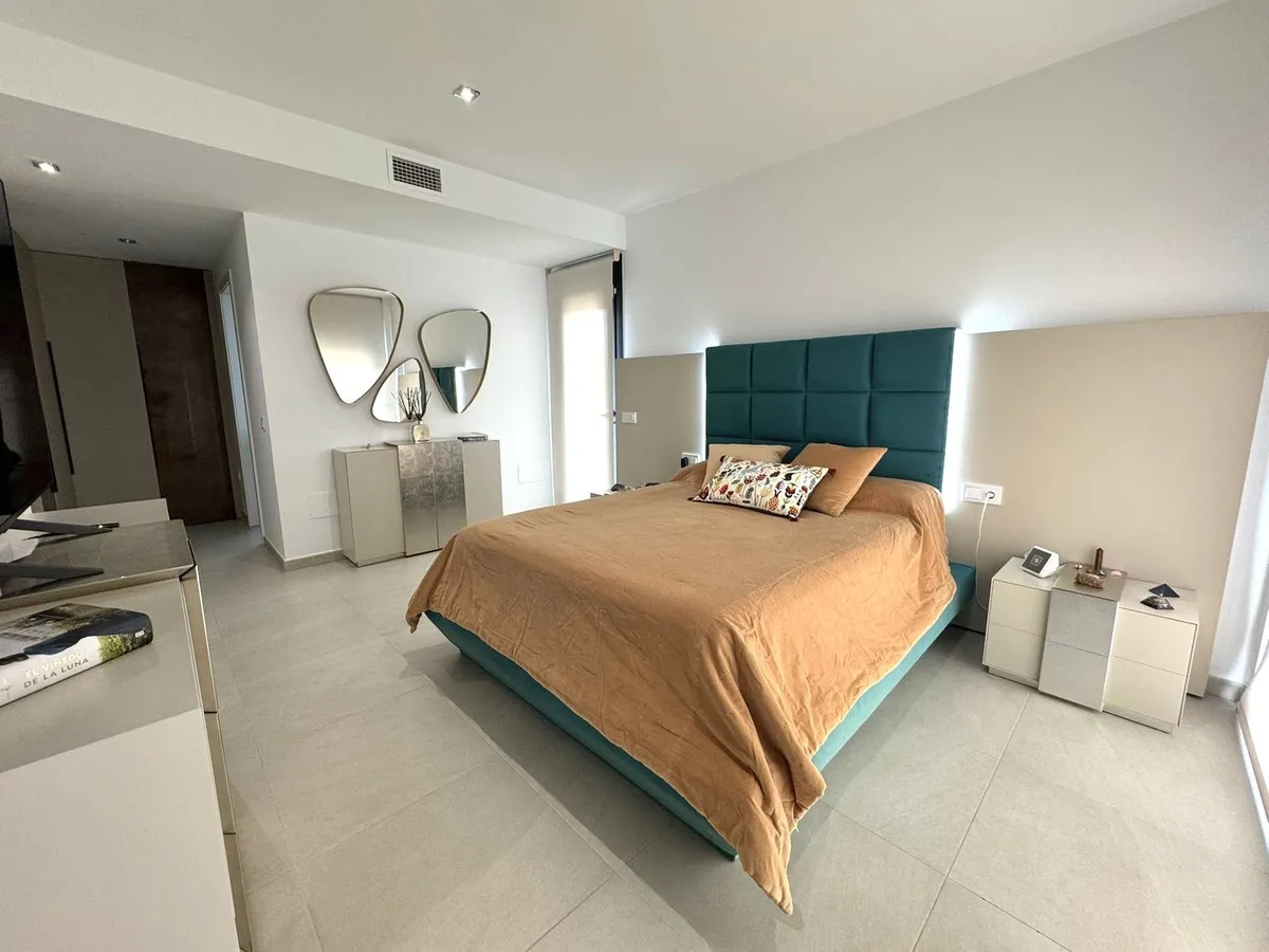 38c8eff6-e366-4749-8a58-0d5e277d2911