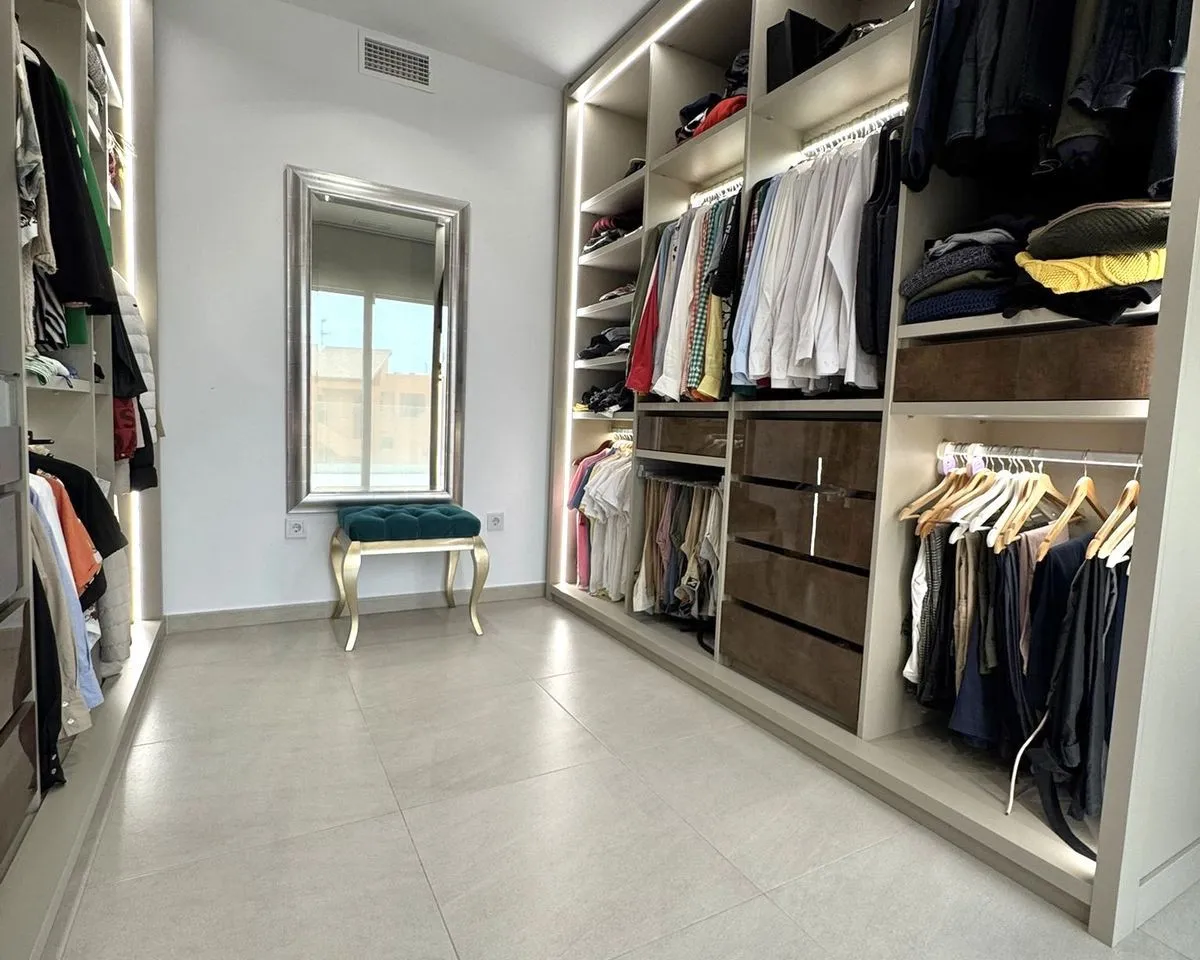 f6af686b-e766-4a35-a902-f93f70050c4f