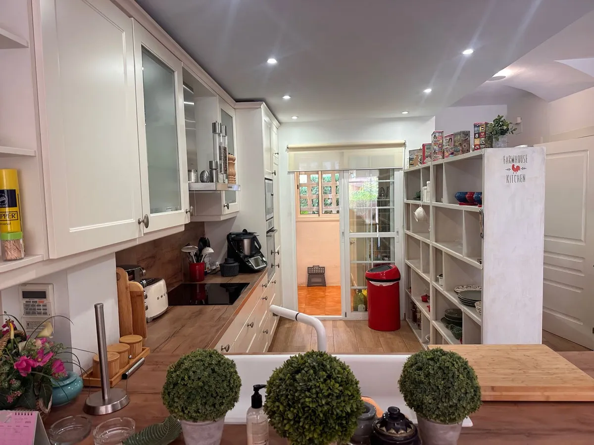 afe72f51-0806-4a3d-8644-ef6623cf9c48