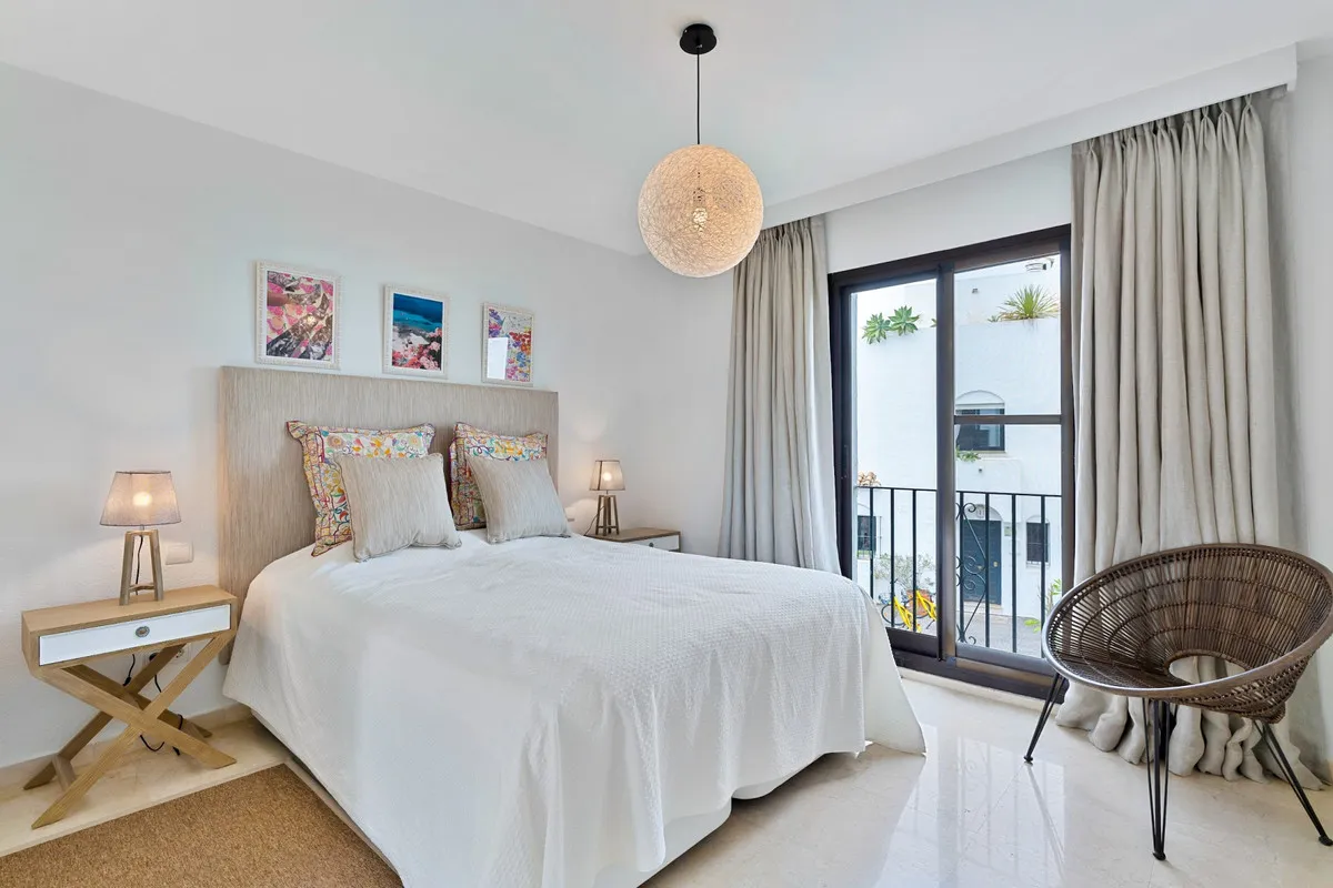 3b770b64-d70b-4c20-bf56-4bfcdebbe887