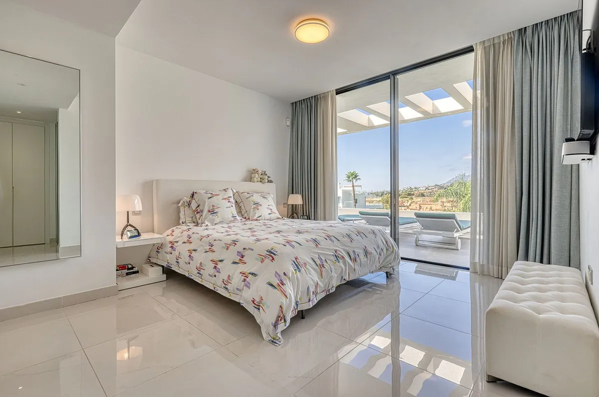 06504241-1677-4b2c-8d66-65d330756aad