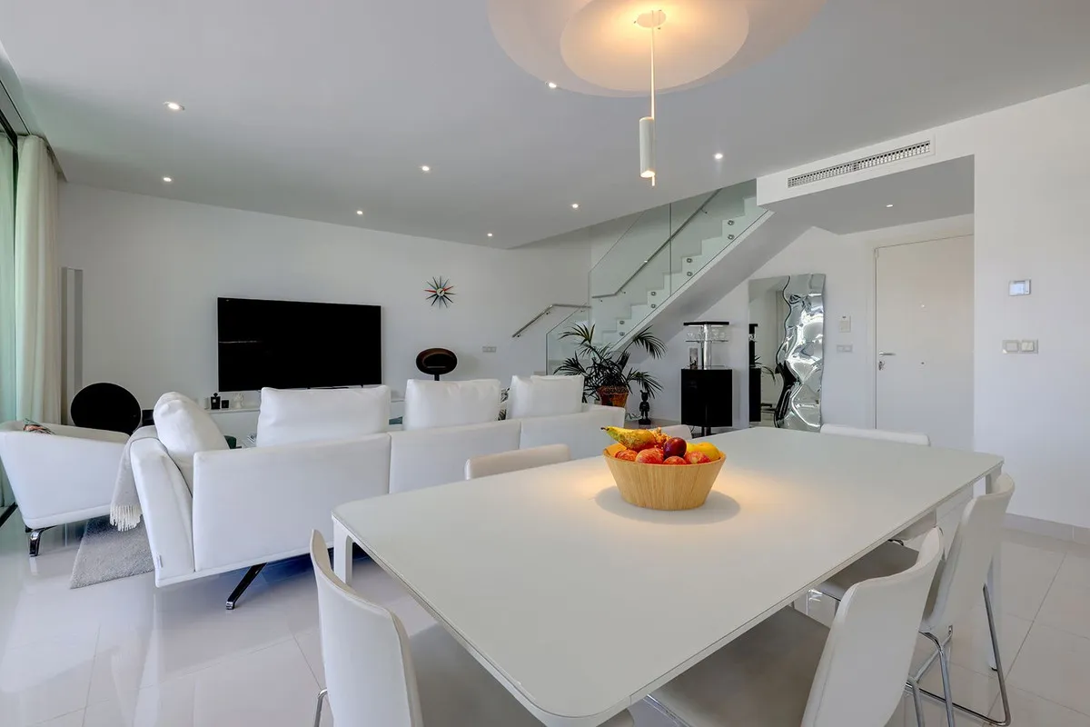 4085a625-1e7d-49a8-ba8e-2a32e8cd1d91