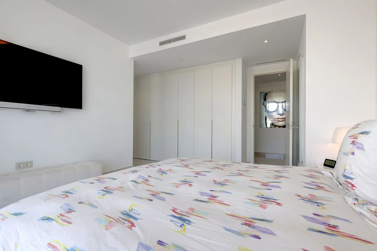 b70a2574-5ffd-4f40-be23-c89bce42fe65