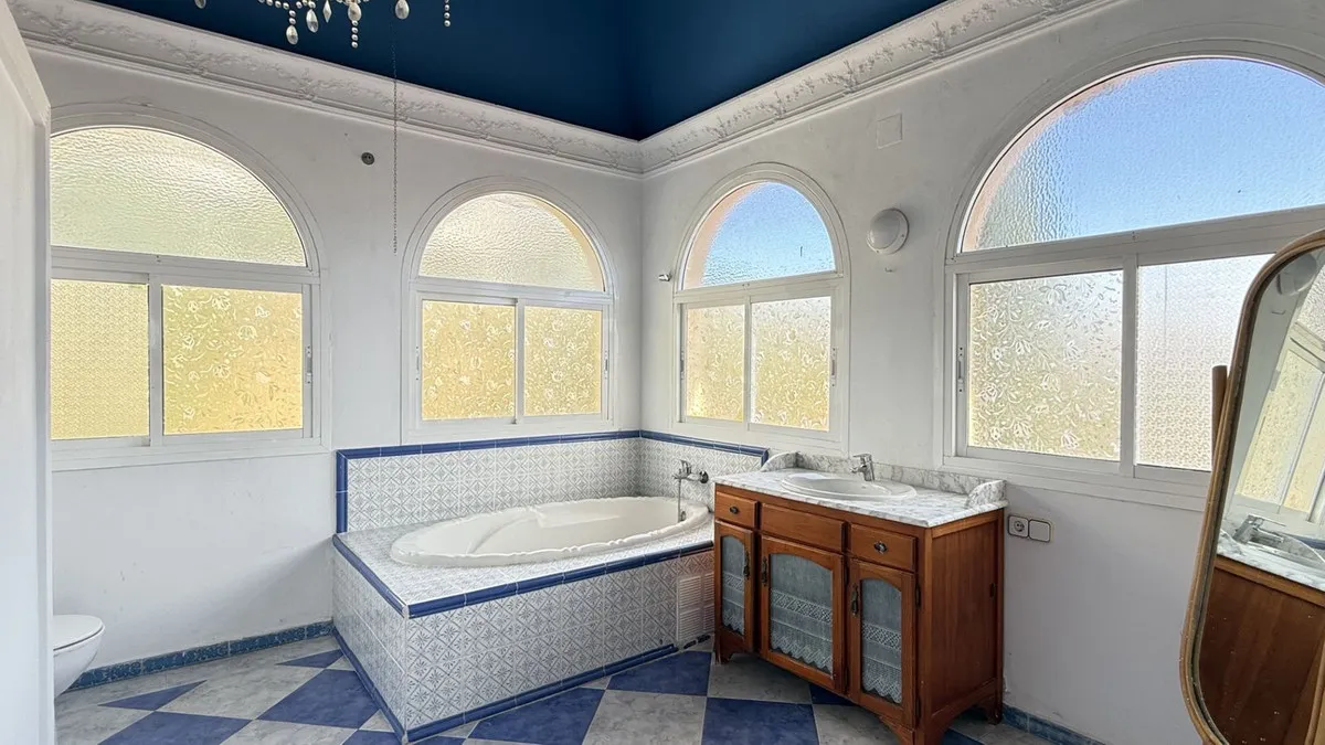 12fc6a4f-f8cc-438a-a352-a7c24a851806