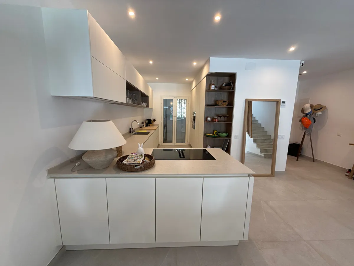 72b01e32-2d52-4939-87da-2897a6d78330