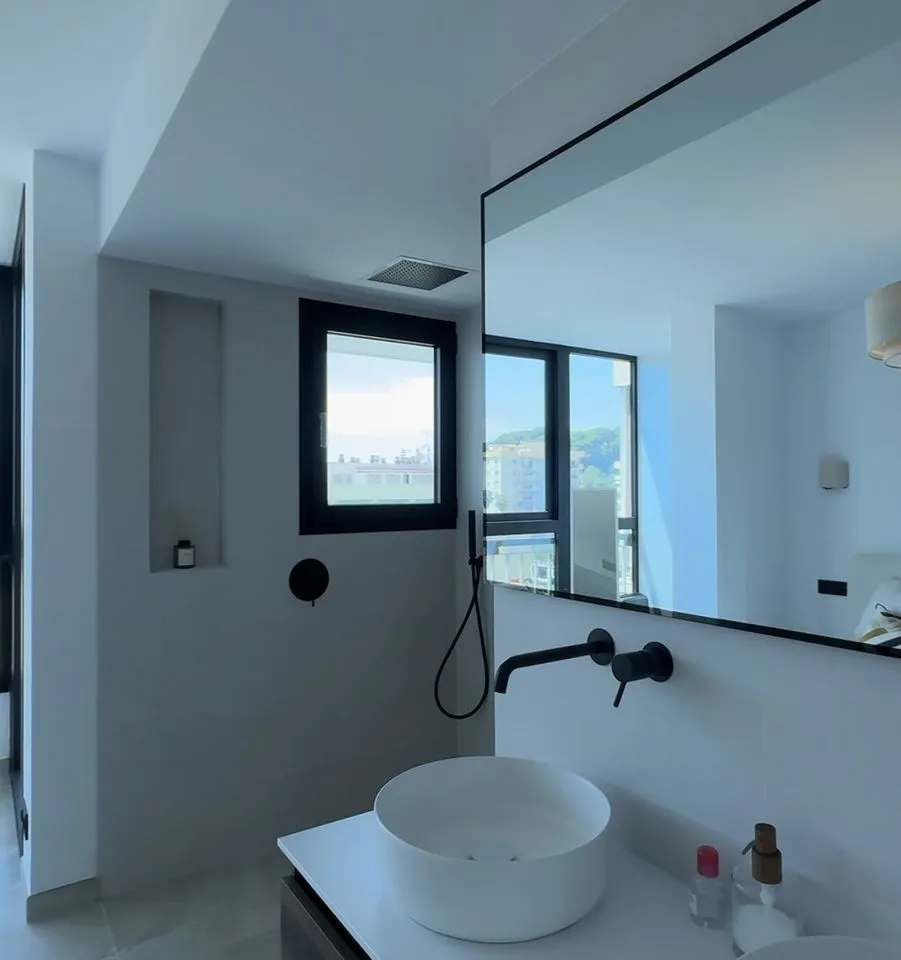 6a68d1d8-7e4b-42c6-8457-aacf9ea145c2