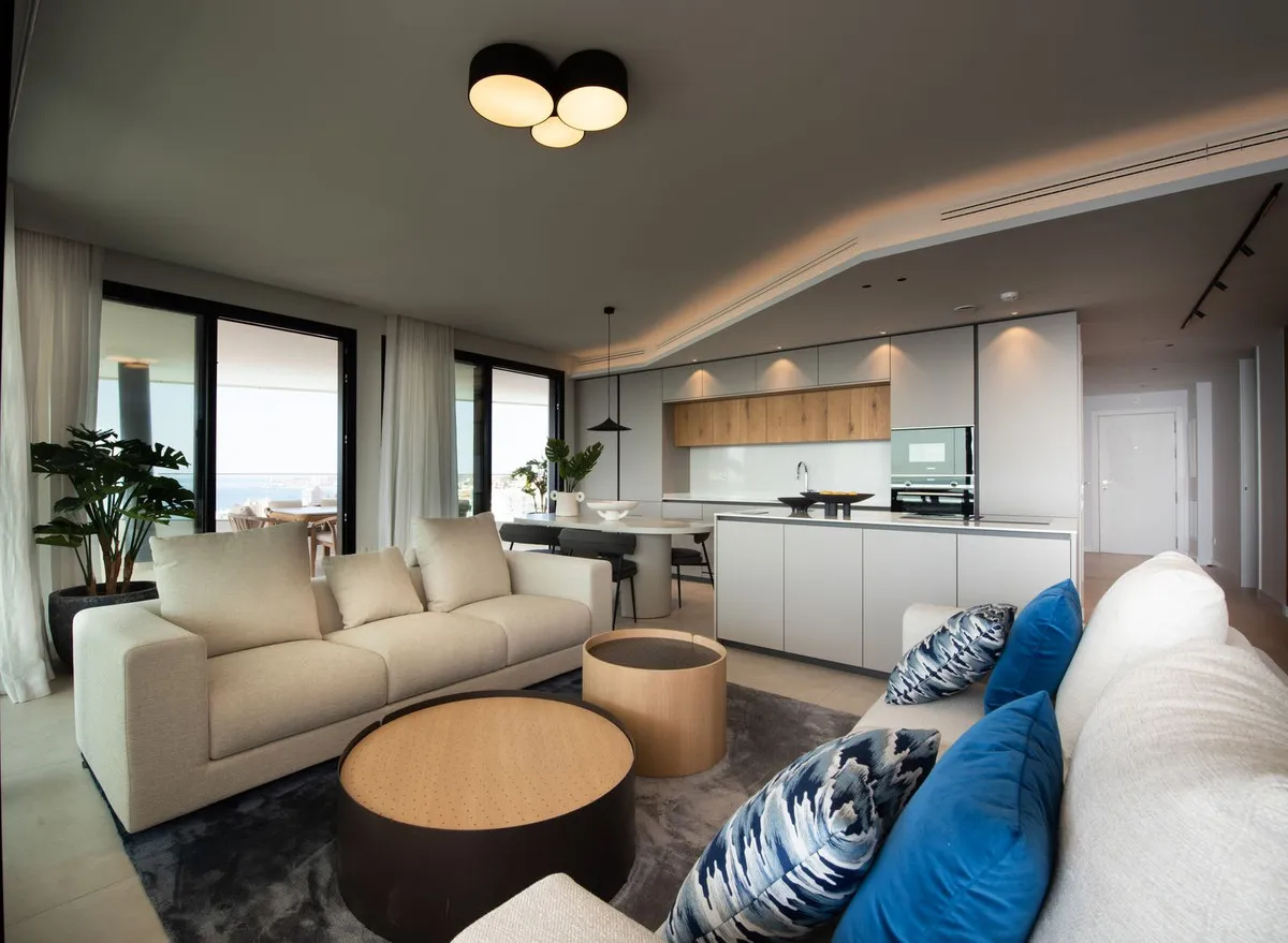 91c4b6b5-3f6e-454d-b8b3-a25afb9c3e1a