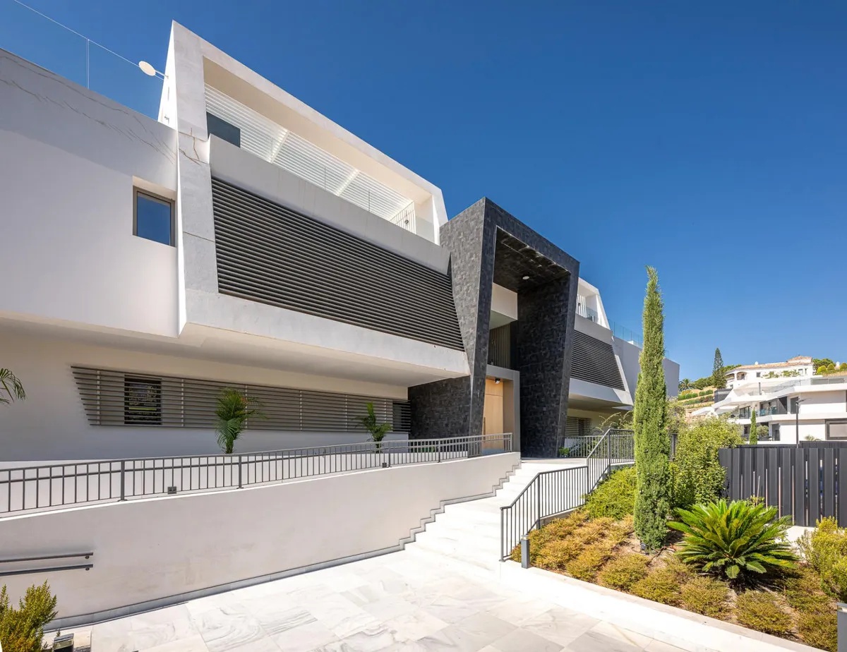 30b4978e-c82b-4326-b5c8-e7ae23a9efcd