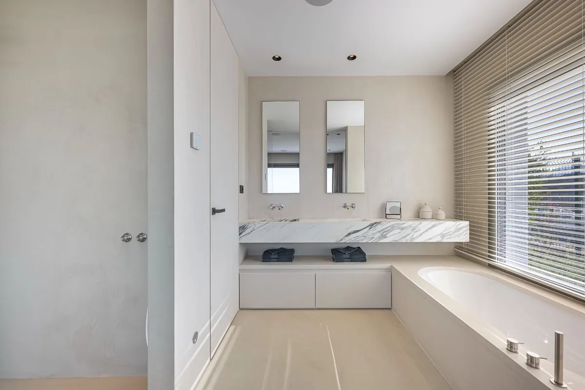 eb6e6e34-49d4-4532-a047-74f4507a8c03