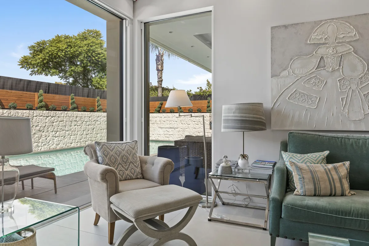 e8683169-568f-4cc5-9fba-b3f8b2ce8caf