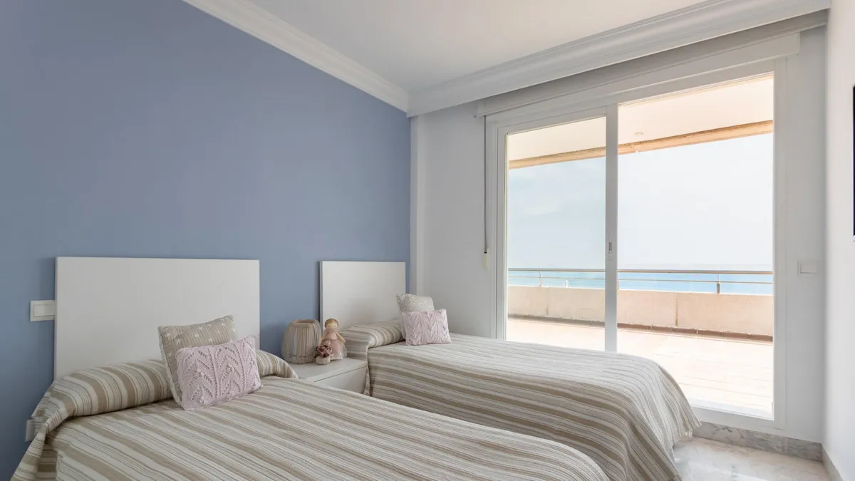 ab542898-d131-4c34-a351-f05171711ff9