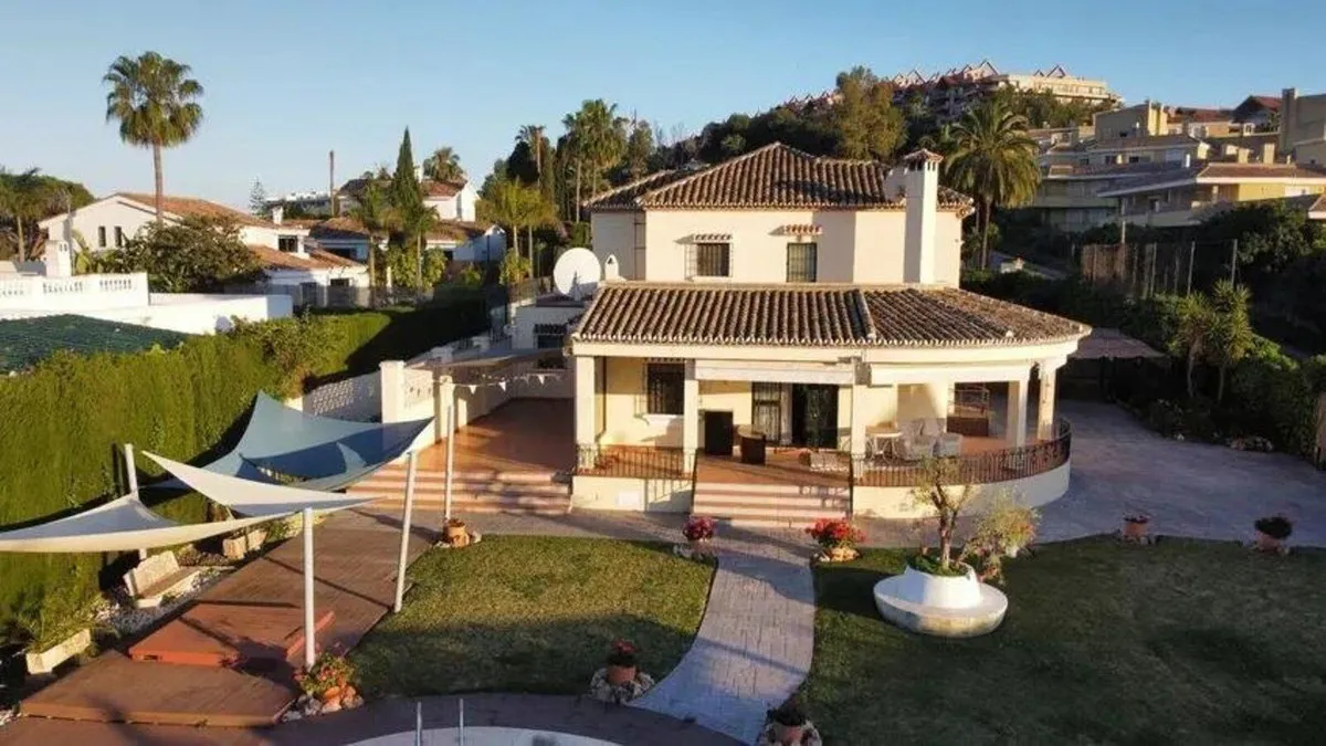 cf147fd9-c4a7-4568-87b6-31b7ac9c754d