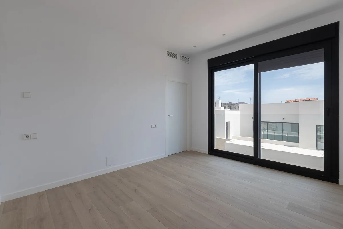 5fad89c4-754b-4ca3-820f-3ffe67153a3a