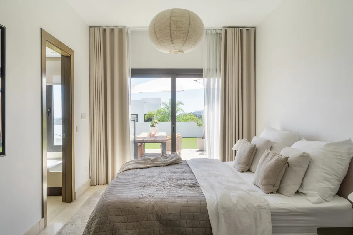 1ae1732f-1ca6-415f-8dca-f29f15e63cde