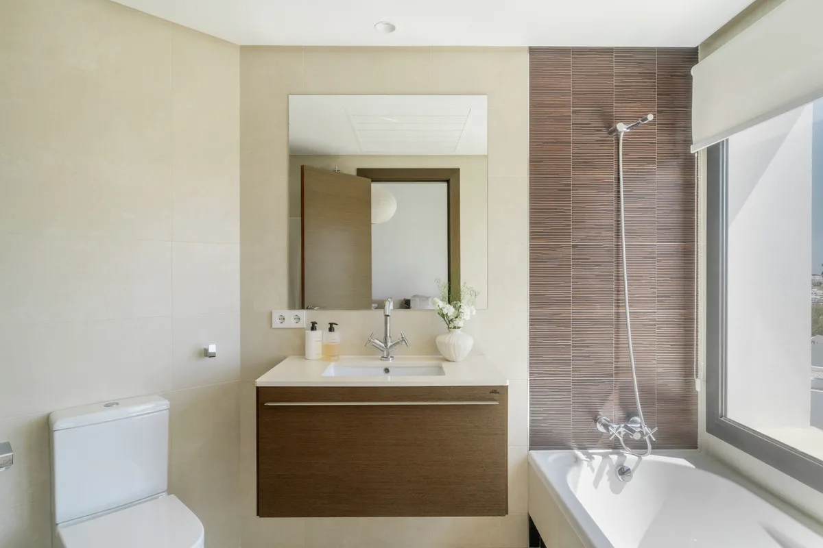 1e5c7c72-d108-4cbd-9d61-8d4f5e68779f