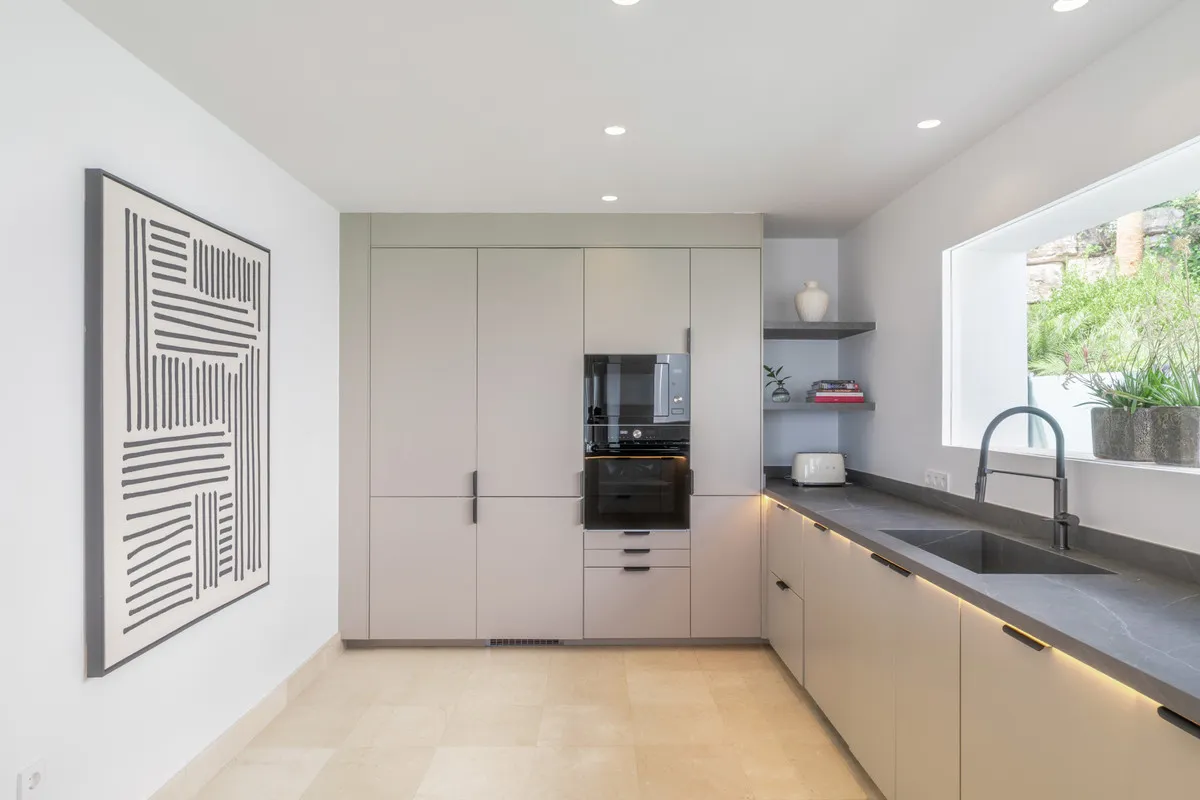 3b7dfb79-8fef-414d-876d-d12237717e0b