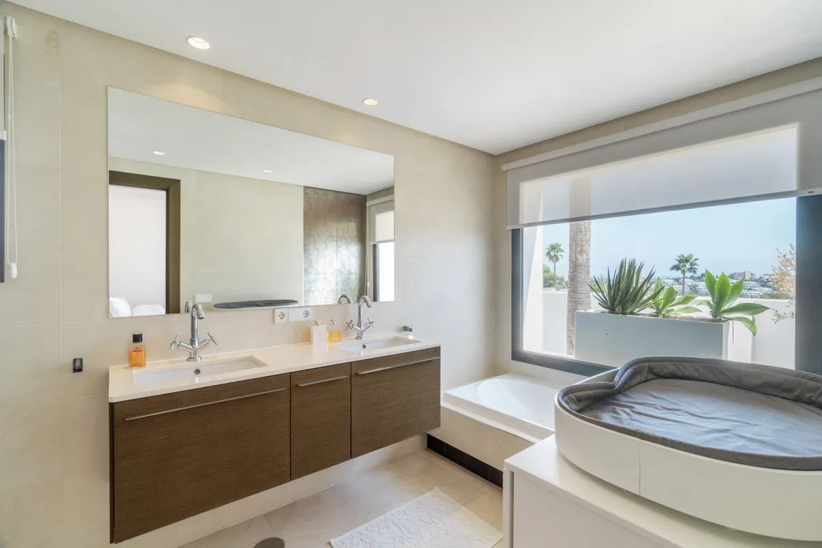 3fbd9f94-e903-4cc0-a329-3941ebdaac54