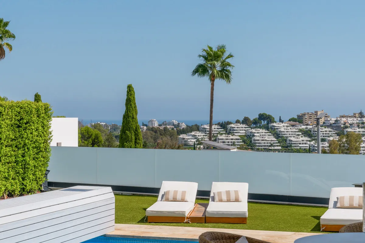 766ba583-4a9d-4bdf-b03c-5386d19bde7f