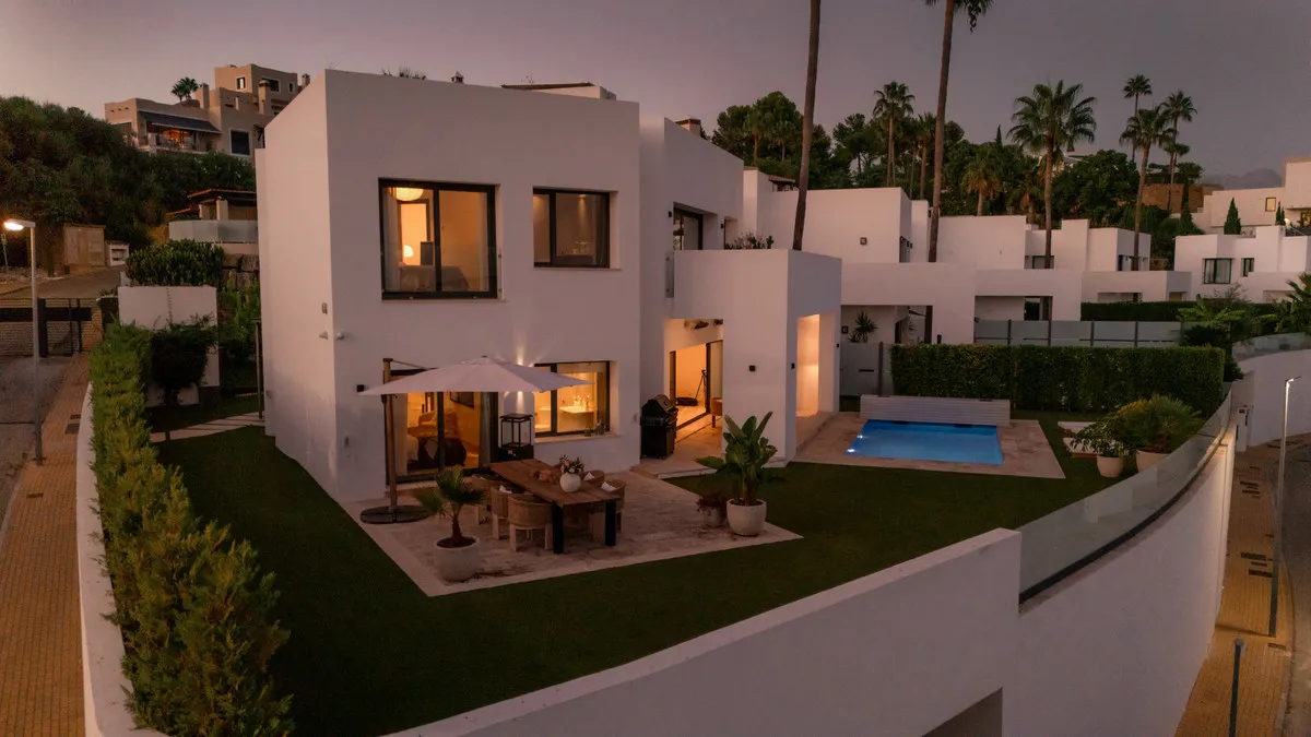 b4abba5a-f912-415e-8ac0-abe30348c1e8