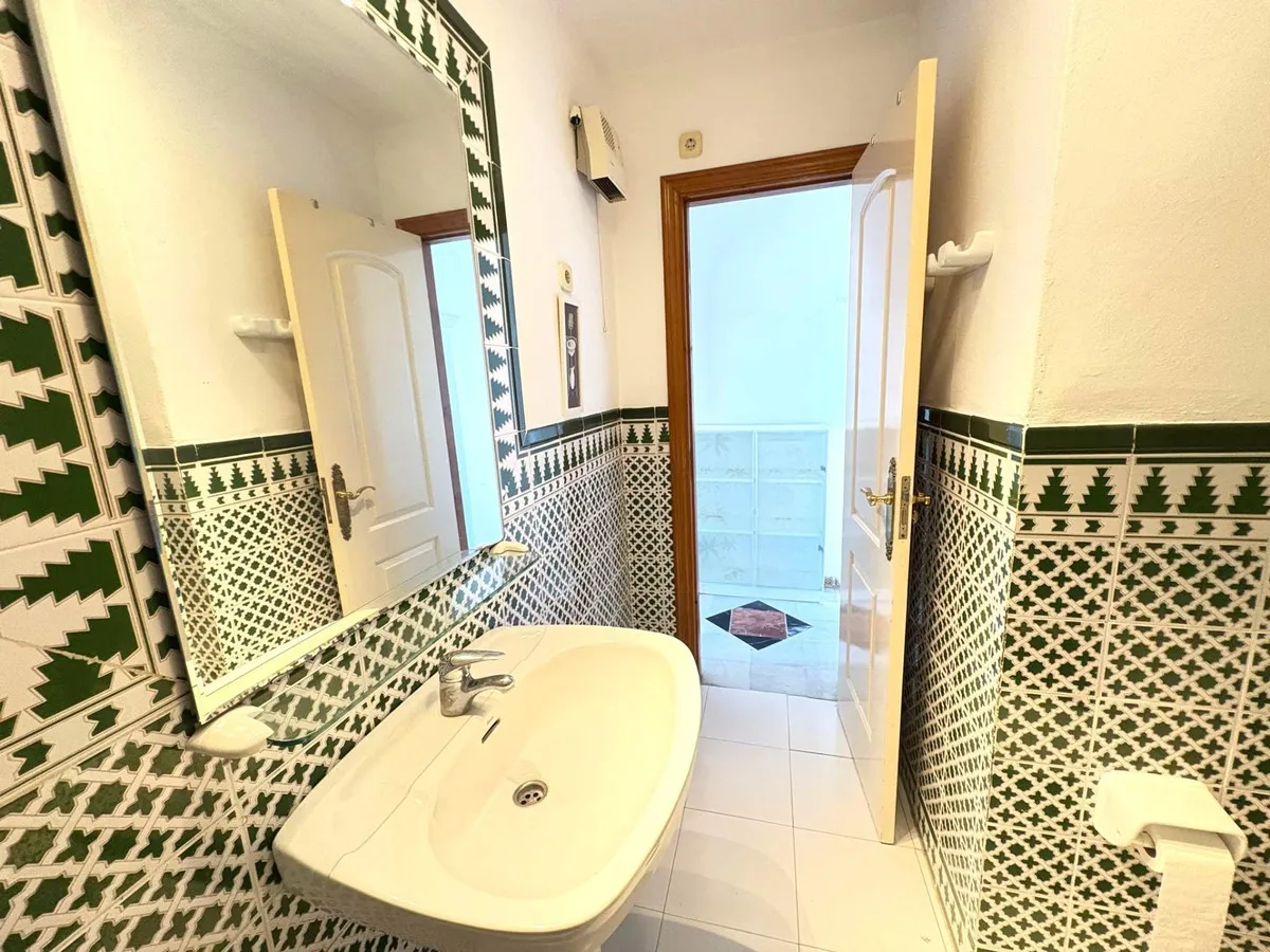 0593b818-bab7-4e77-8c39-ae1379608375