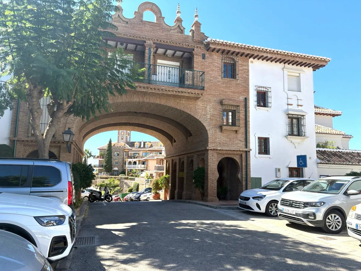 9f453c77-5d15-4ef2-a76d-73e371880925