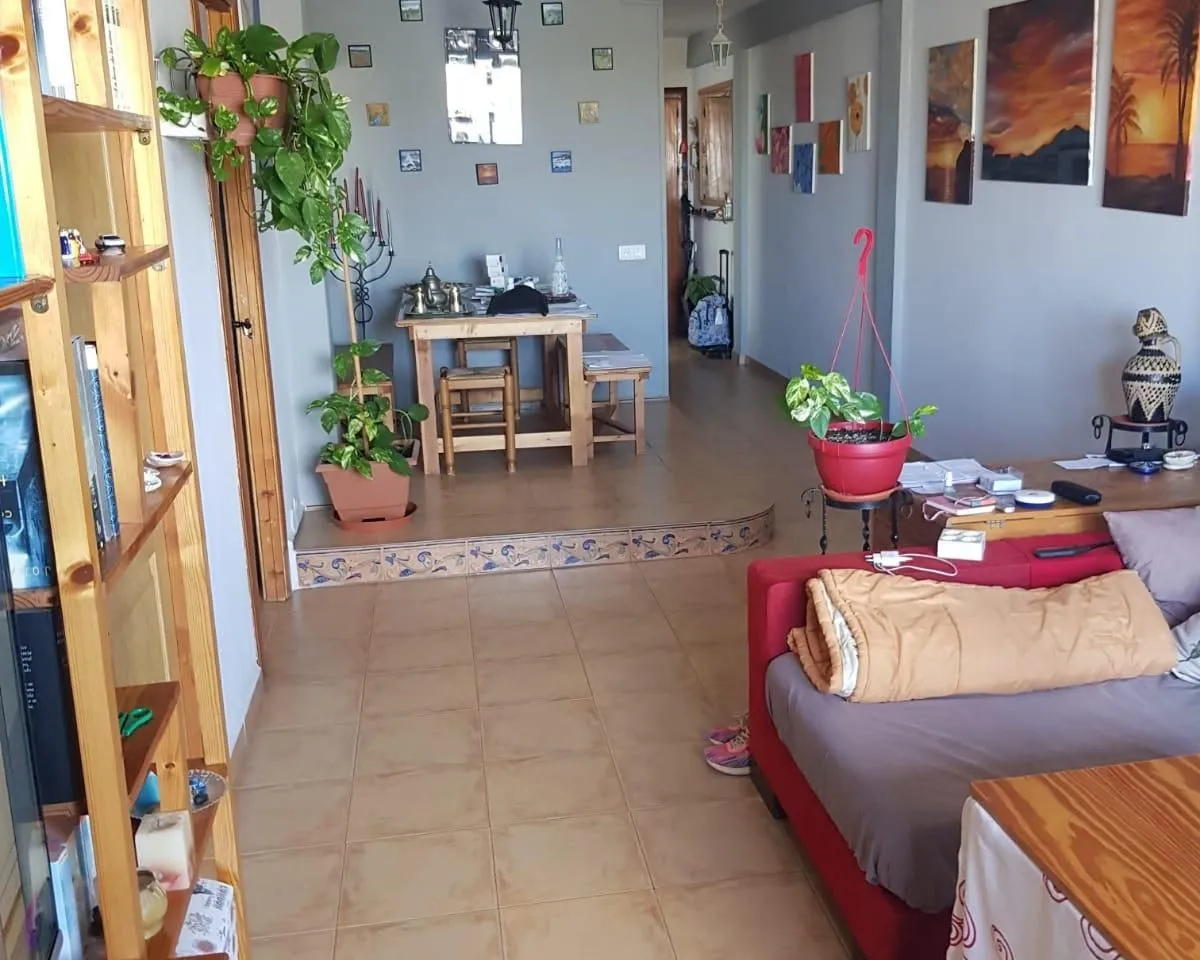 ffb5b25c-78e0-4dfd-814c-bf17d8e8581b