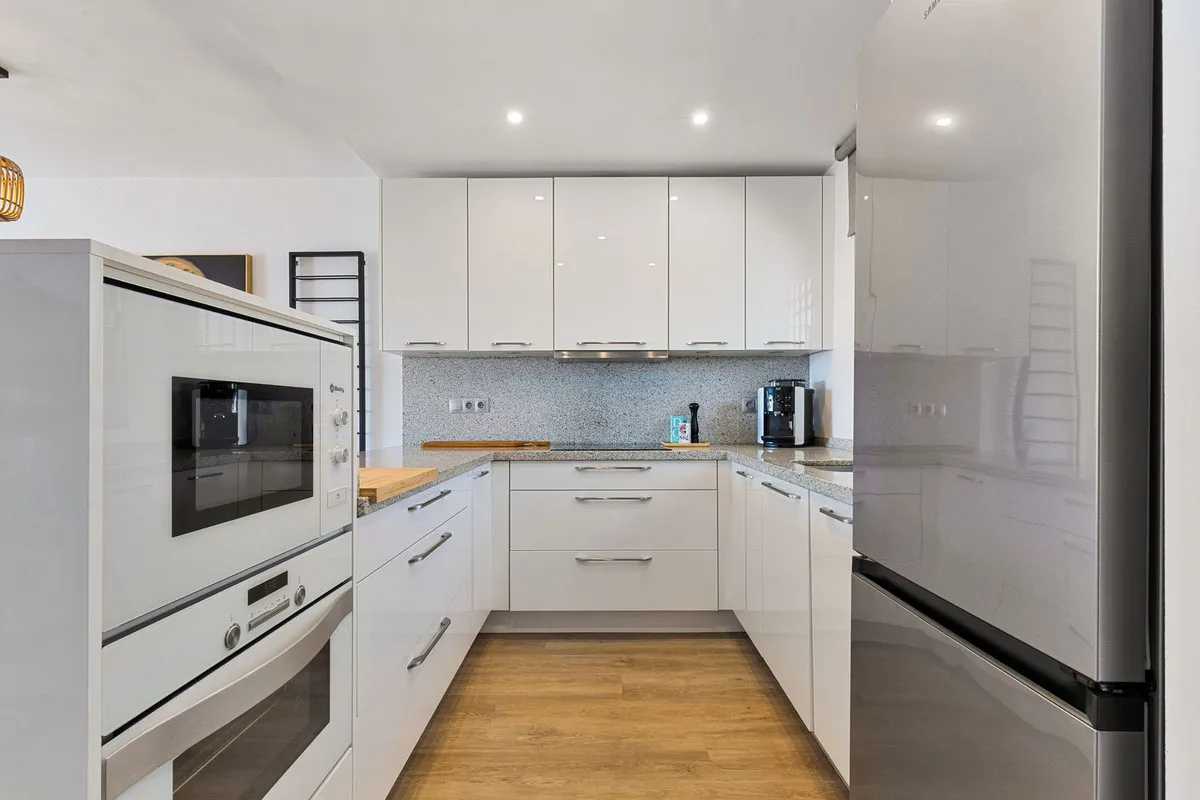 196bf146-b6d7-4ca4-95e3-0793928b132a