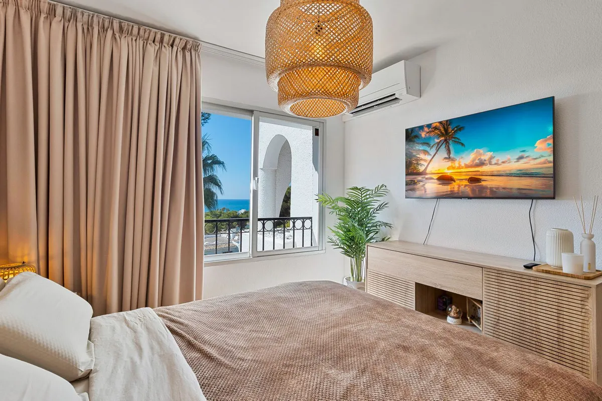 a15103e4-9386-49dd-84ca-181f610d9899