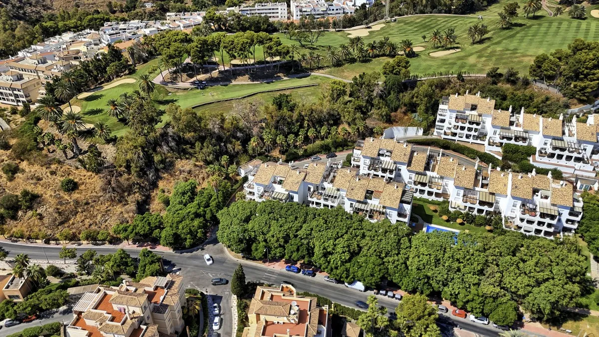 0c157a69-ed2c-4f18-a051-59f3fed7427e