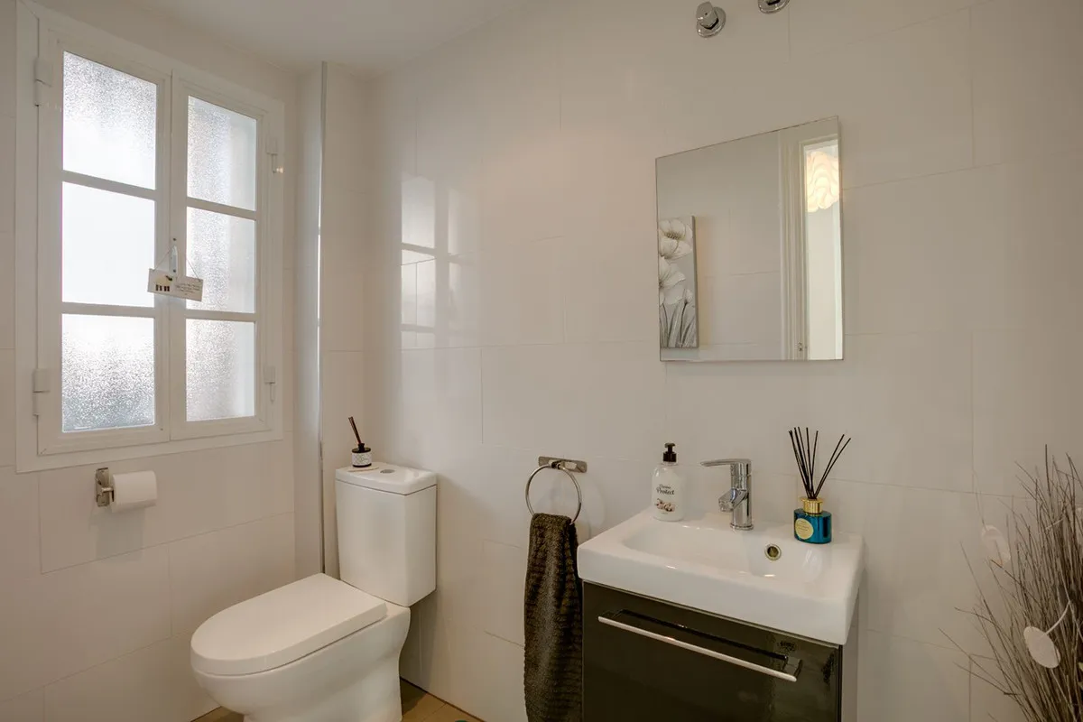 49276722-e3f1-4b07-9a0e-01a7d5d56add