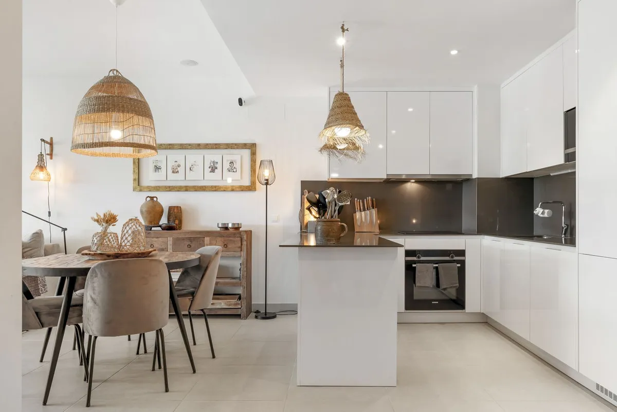 2024c0b0-9b8c-4596-b5ec-e76b7c4d7a92