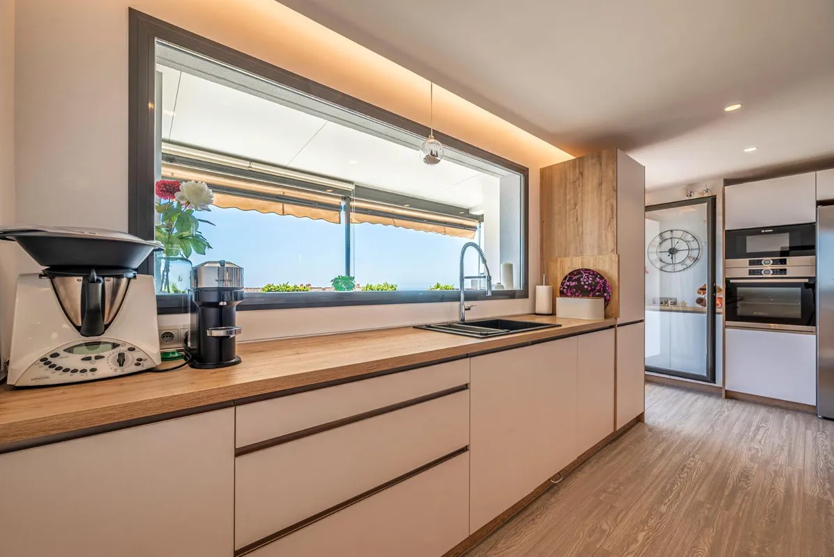 28a6858a-48af-48b4-99dd-b4f5952b061f