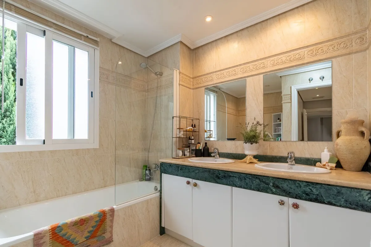 80504126-b8bd-47de-a1e4-65d712c1ad3e