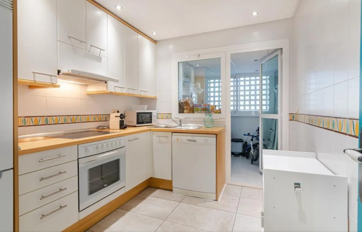 e7495073-dee1-4d66-8d80-b706de796ea6