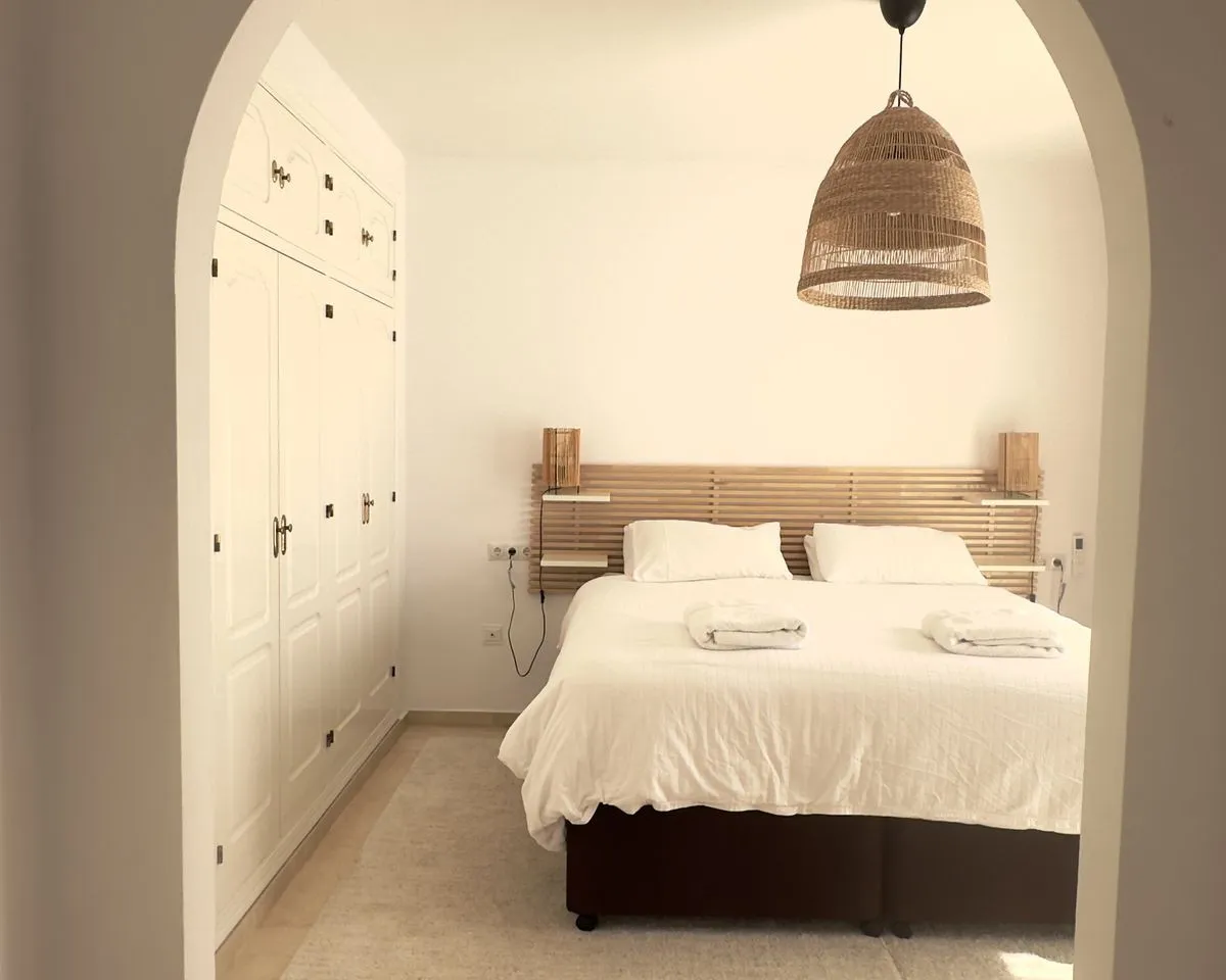 9a9b6b93-73e4-4079-b530-f6803dbbaf5a