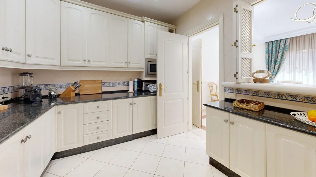 e002e72c-ef23-43b1-aa59-6740a514b93e