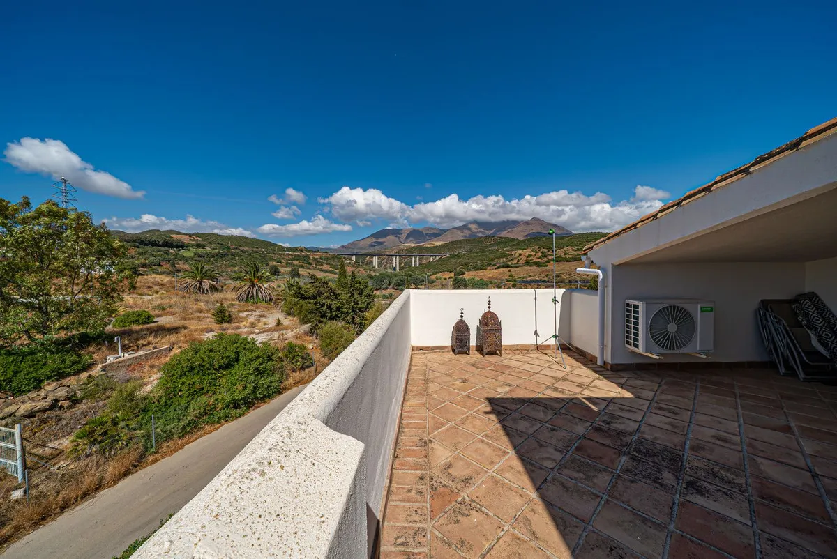 93fb1b00-090a-458e-a238-4821dbf28502