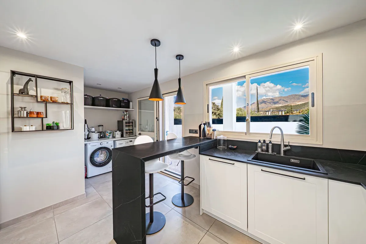 94c17015-f7bb-428d-a18c-dc1190f855a0